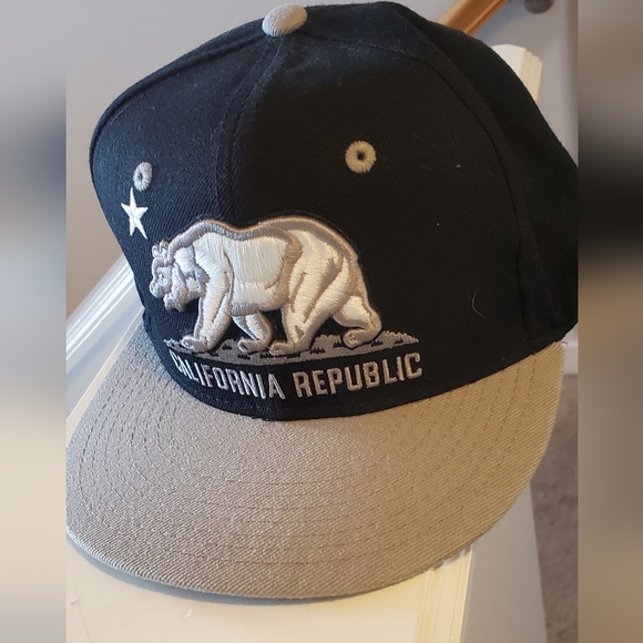 California Republic Hat - Picture 1 of 3